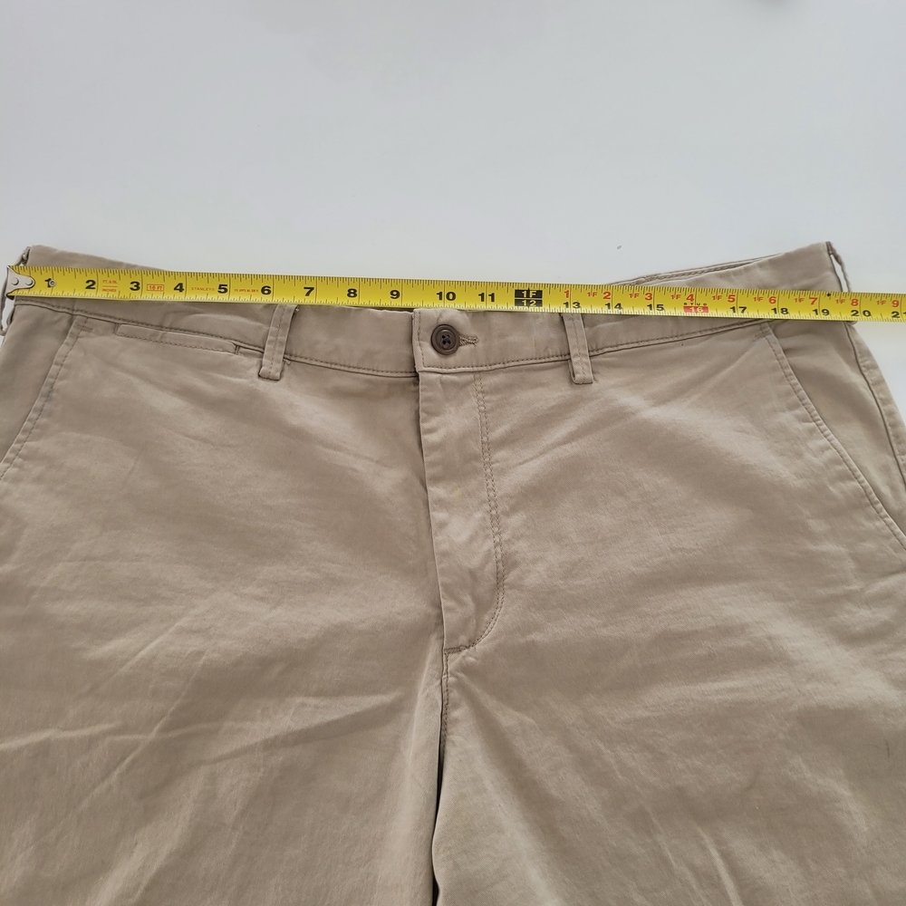 Gap Men's  Shorts 10" Essential Khaki Size 38 - Picture 9 of 13